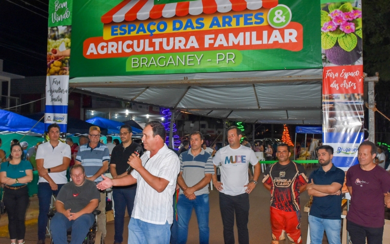 Primeira feira espaço das artes e agricultura familiar